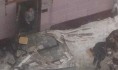 Женщину достали из-под завалов очевидцы.