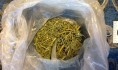 Изъяли сверток с марихуаной.