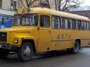 Детей необходимо перевозить на предназначенных для этого автобусах.