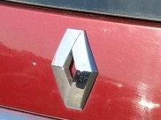 Угонщик Renault спровоцировал ДТП.