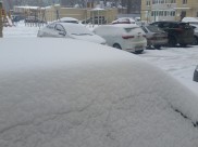 В предпоследний мартовский день улицы завалило снегом.