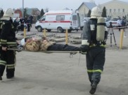 Эвакуировали на носилках.