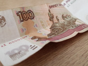 У воронежца отобрали 100 рублей.