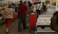 Мужчина позвал жертву в магазин.