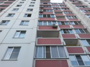 Из-за недосмотра директора девушка не получила положенное ей жилье.