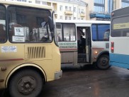 По городу ездят технически не исправные автобусы.