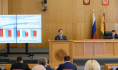 Губернатор Алексей Гордеев отчитывается перед депутатами.