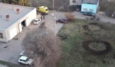 Фото со следами шин около больницы.