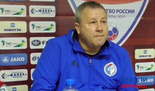 Тренер «Факела» Павел Гусев.