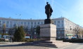 К памятнику Ивану Черняховскому возложат цветы.