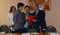 Дмитрий Крутских вручил грамоты и подарки.