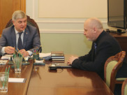 Мэр Александр Гусев (слева) и Олег Вельможин (справа).