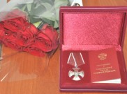 Награду вручили вдове погибшего.