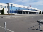 Аэропорт Воронежа разрешил посадку самолету с треснувшим стеклом.