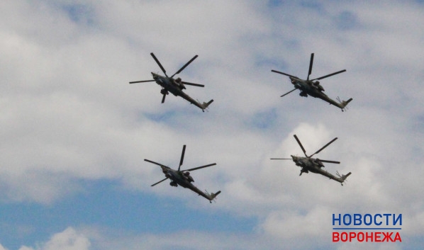 Демонстрационный полет экипажей вертолетов Ми-28Н «Ночной охотник» .