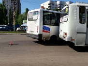 Столкнувшиеся автобусы перекрыли две полосы.