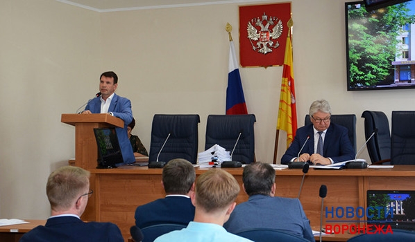Олег Николаенко выступил перед депутатами горДумы.