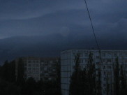 Вечером гремел гром и сверкали молнии.
