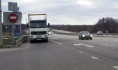 Мужчина похищал с трассы дорожные знаки.
