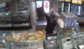 Воронежец убежал с продуктами из магазина.