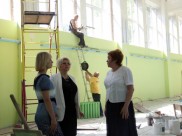 Чиновницы проверили школы города.