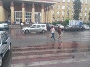 Будет очень жарко, а с неба будут идти дожди с грозами.
