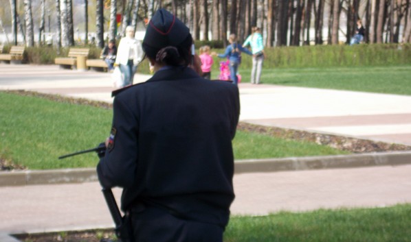 В Воронеже избили сотрудницу полиции.