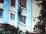 Вор пробирался через балкон.