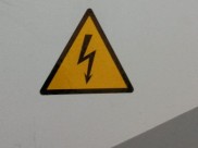 К электричеству нередко подключаются незаконно.