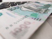 Молодые люди обналичивали деньги с чужих карт.