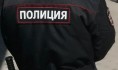 Полицейские нашли девочку на берегу реки.