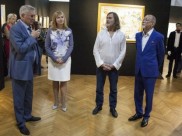 Никас Сафронов представил свою выставку.