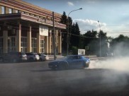 Водитель иномарки устроил дрифт.