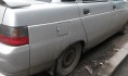 Мужчина в лесополосе разобрал машину.
