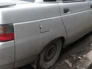 Мужчина в лесополосе разобрал машину.