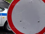 Власти незаконно хотели ограничить проезд в поселок.