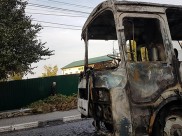 Автобус сгорел дотла.