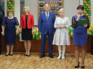 Мэр поздравил учеников школы.