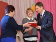 Олег Захаров поздравил учителей.
