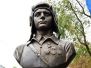 Бюст Андрею Серебрякову.