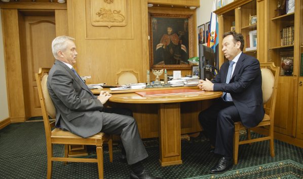 Встреча Евгения Савченко (слева) и Владимира Салмина.