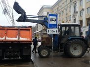 Коммунальная техника готова выйти для уборки снега.