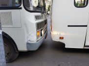 Водитель «ПАЗика» сбил девушку.