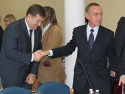 Сергей Крючков слева.