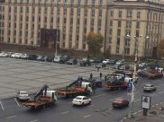 Авто эвакуируют с площади Ленина.