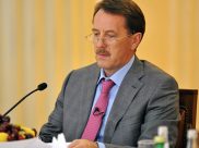 Губернатор поехал на переговоры в Венгрию.