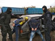 Подозреваемых поймали с поличным.