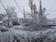 Из-за непогоды могут происходить аварии.