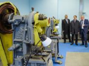 Губернатор побывал на заводе «Электросигнал».