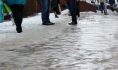 Дети могли упасть на льду.